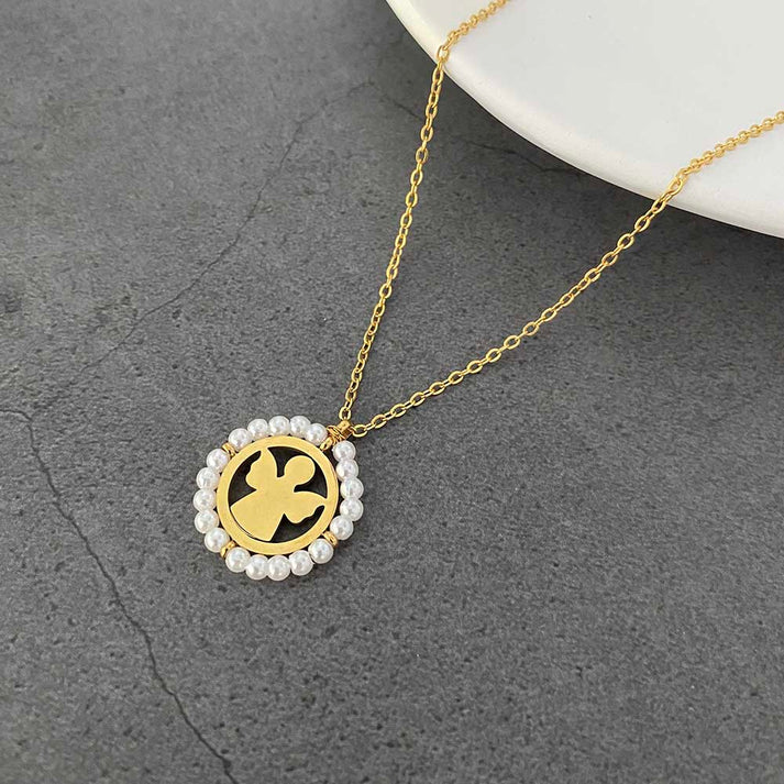 Colar em Aço Dourado com Pendente Anjo com Pérola Sintética