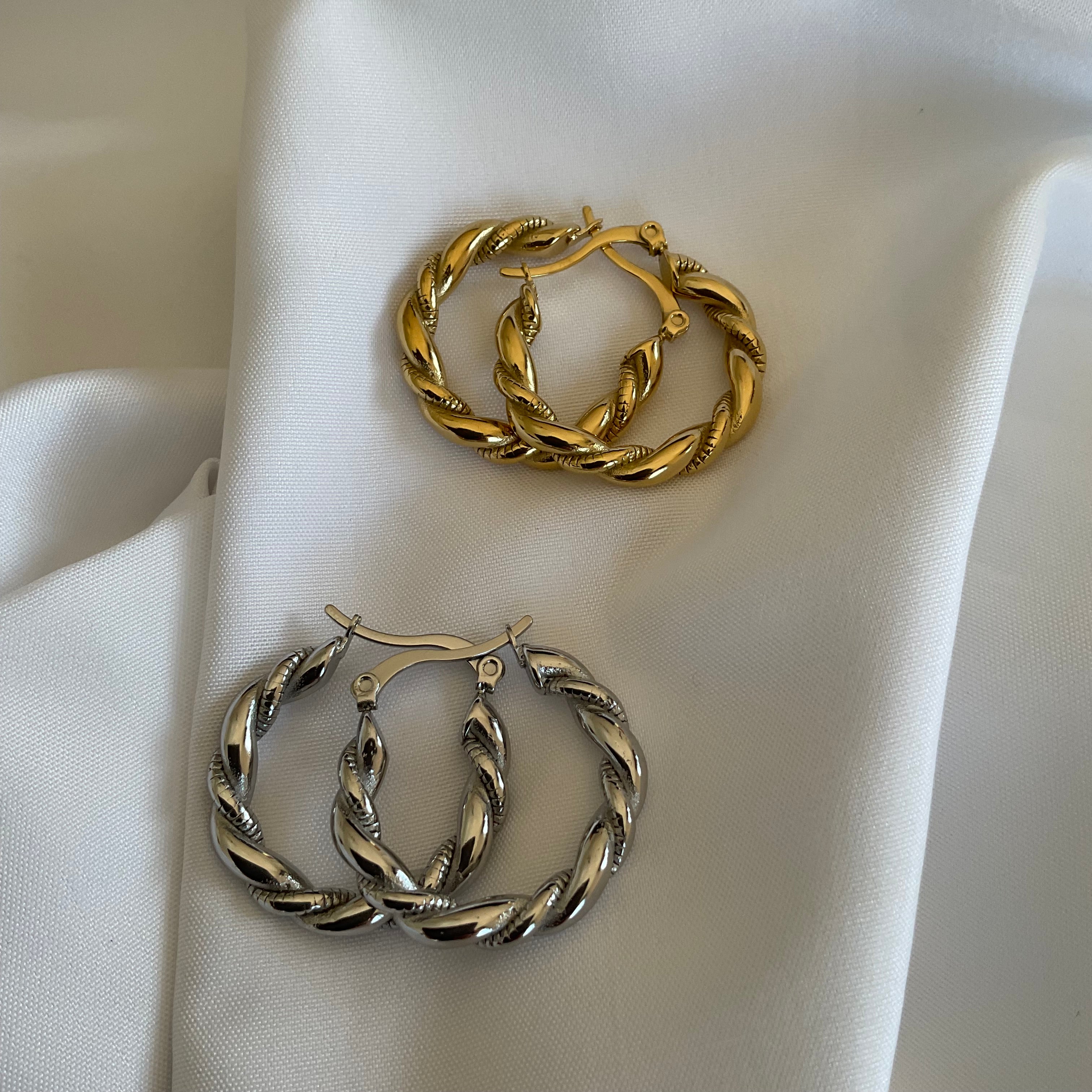 Brincos Argolas em Aço Dourado
