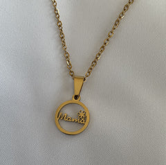 Colar em Aço Dourado com Pendente Redondo Mãe