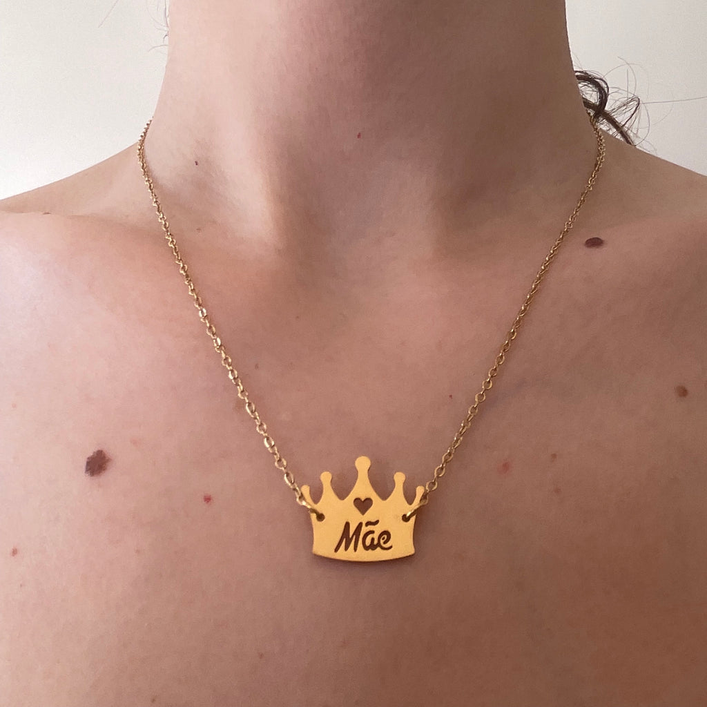 Colar em Aço Dourado com pendente em forma de coroa - Mãe