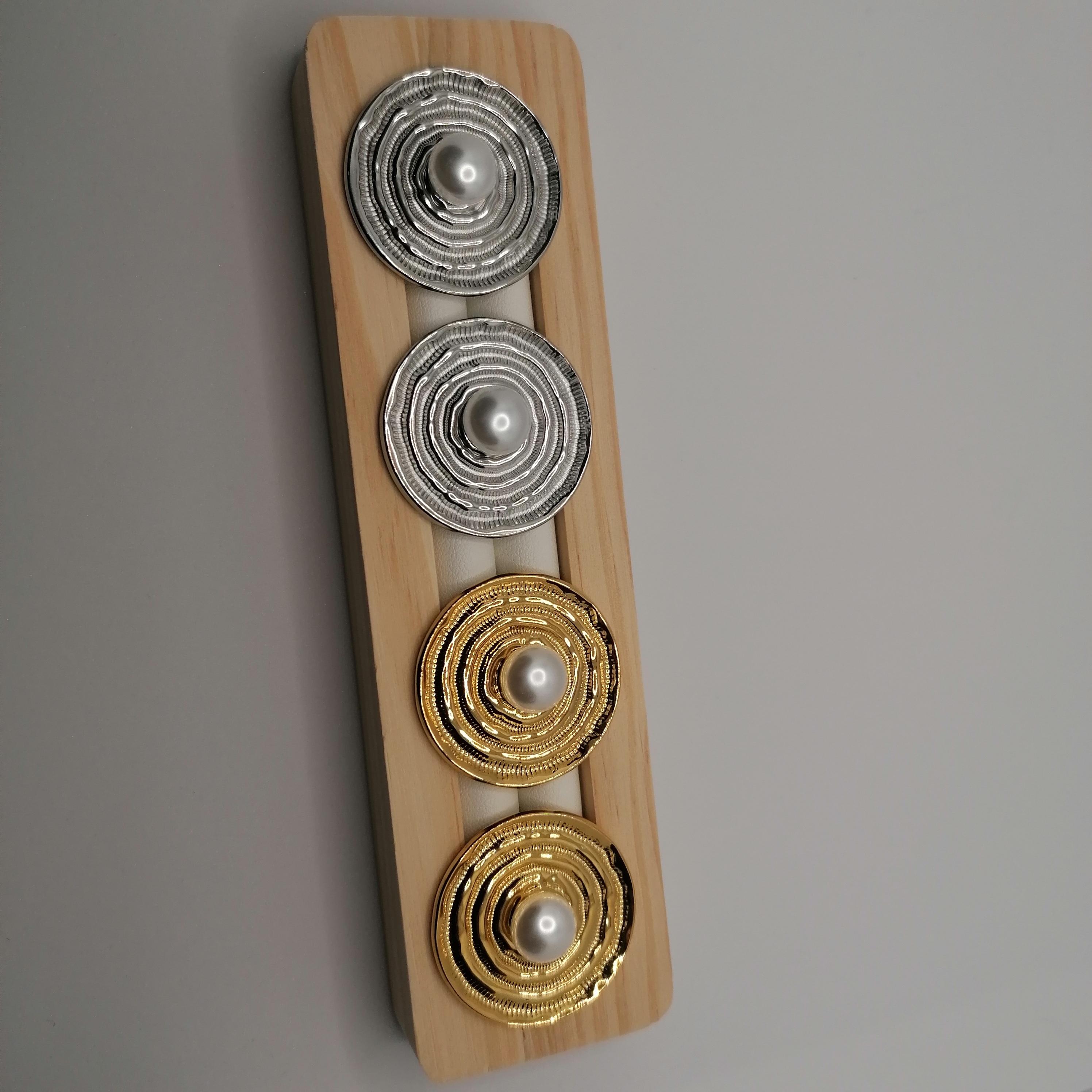 Brincos em Aço Dourado Geométricos