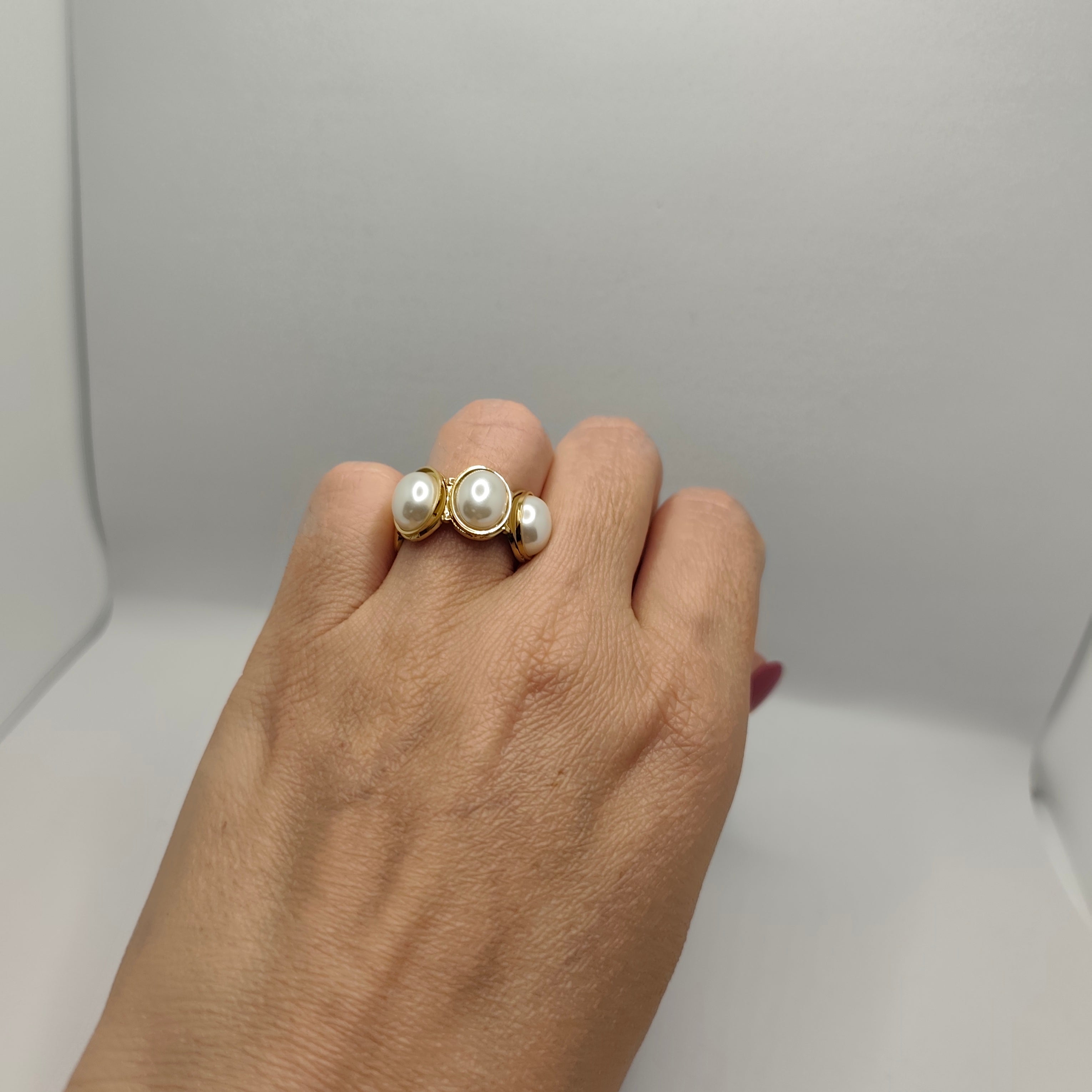 Anel Aço Dourado Pérolas Ovais