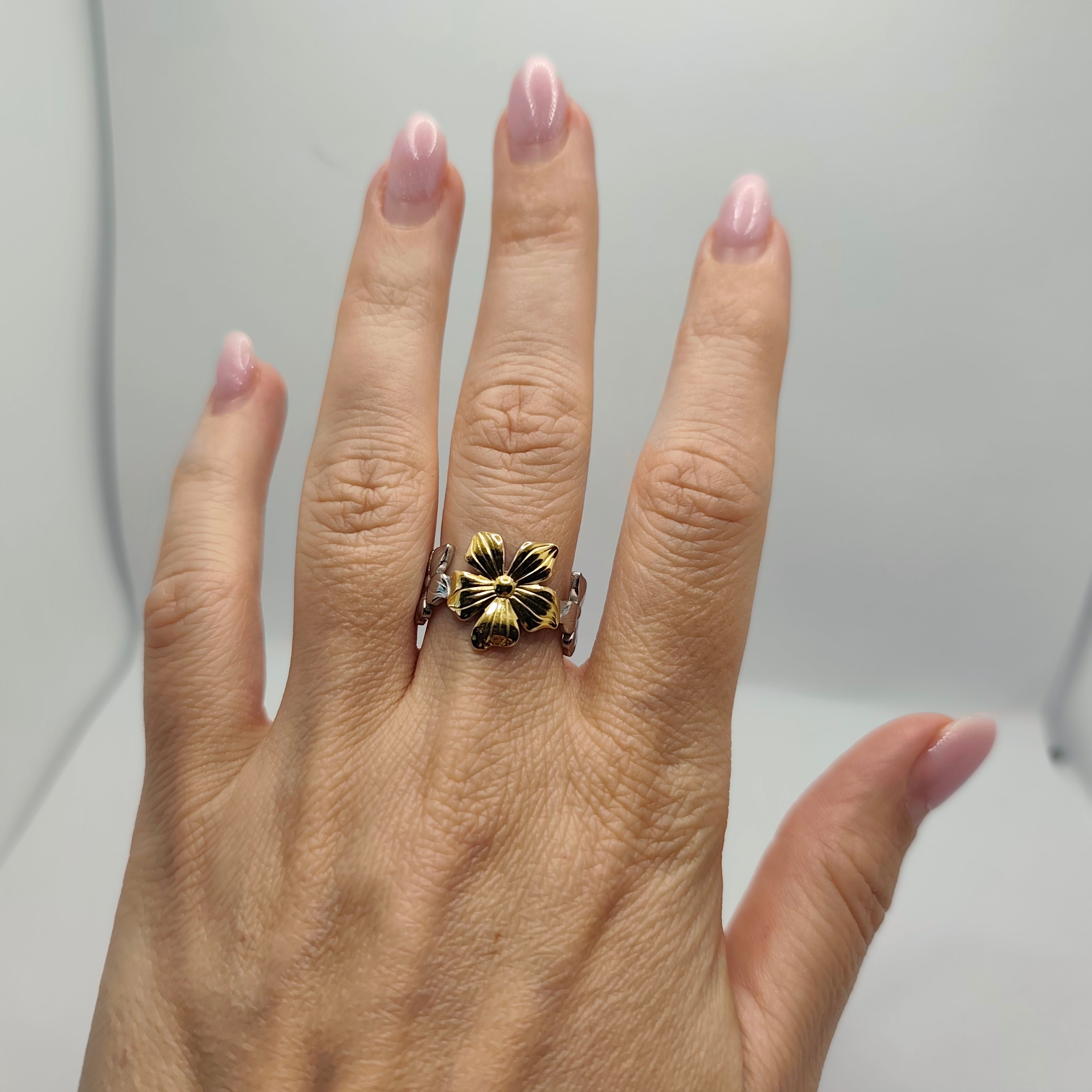 Anel Aço Dourado e Prateado Flores