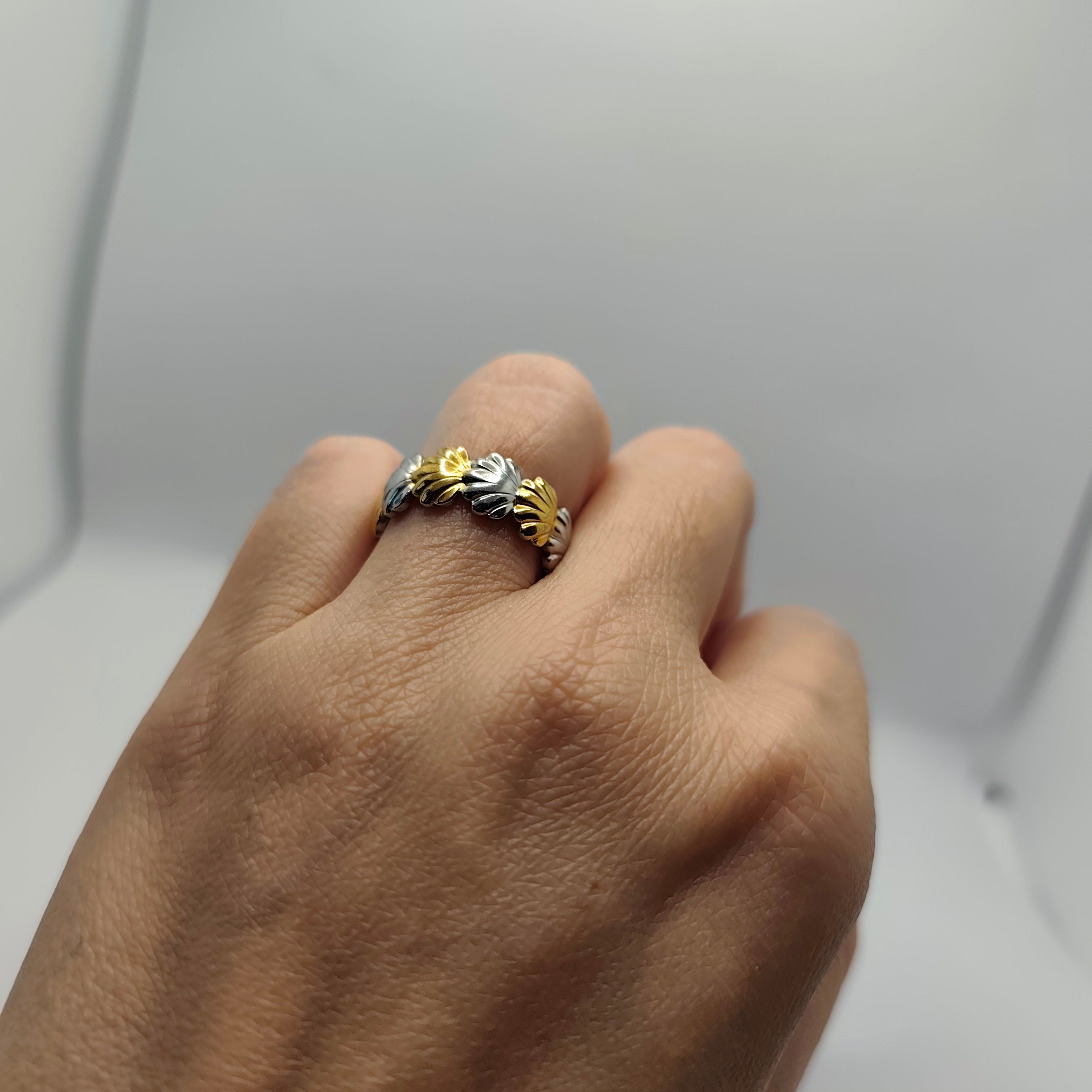 Anel em Aço Dourado e Prateado Conchas