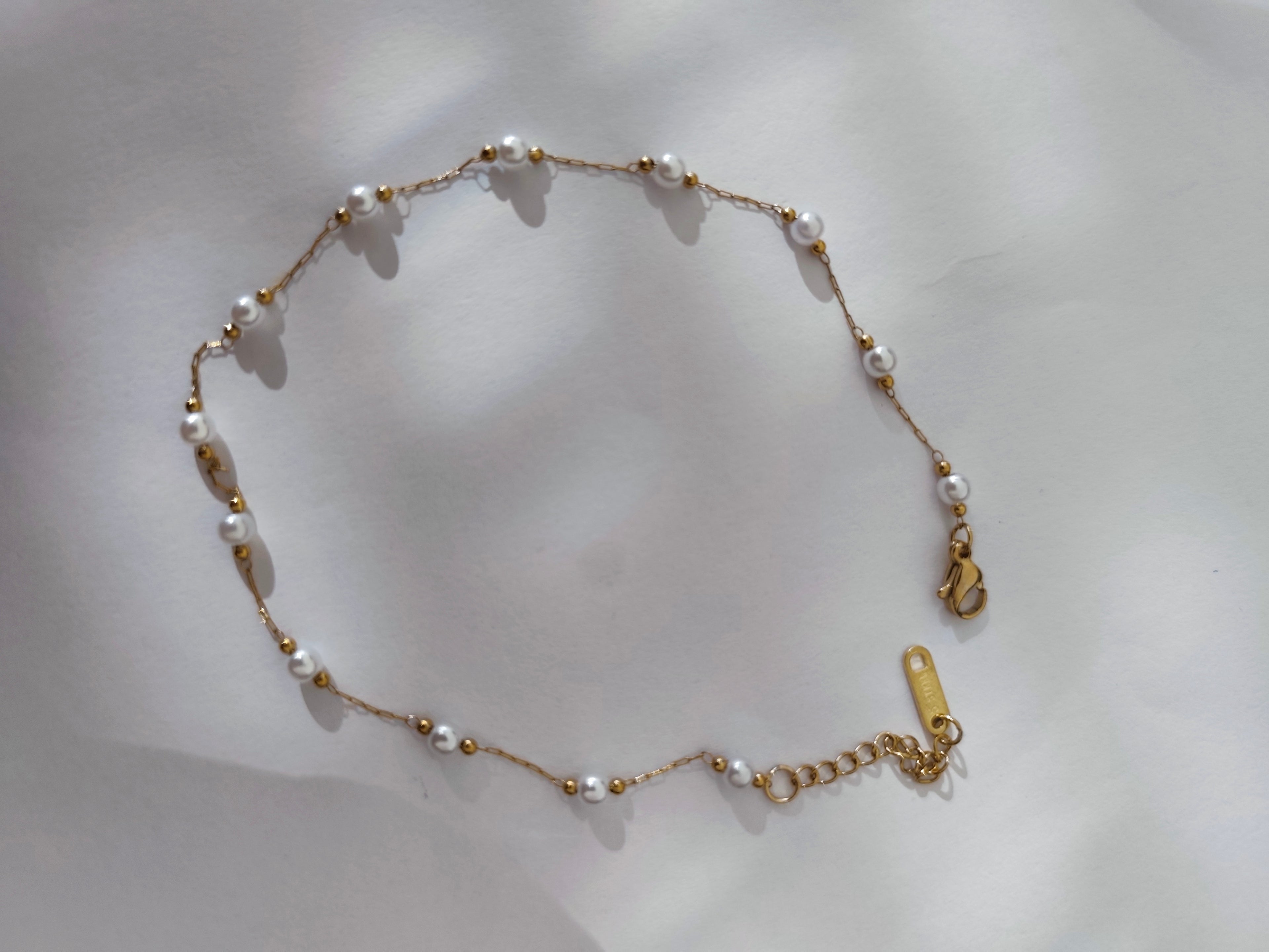 Pulseira de pé aço dourado com pérolas