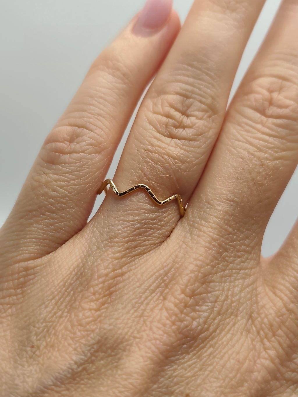 Anel em Aço Dourado Ondas