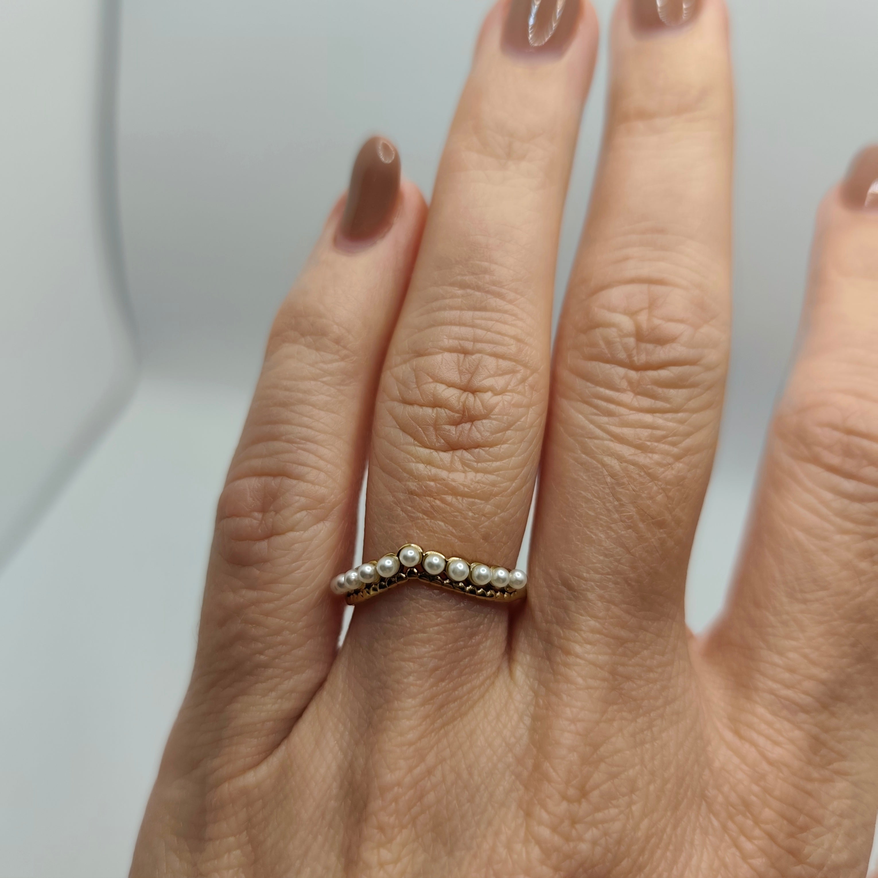 Anel Aço Dourado Fino com Pérolas