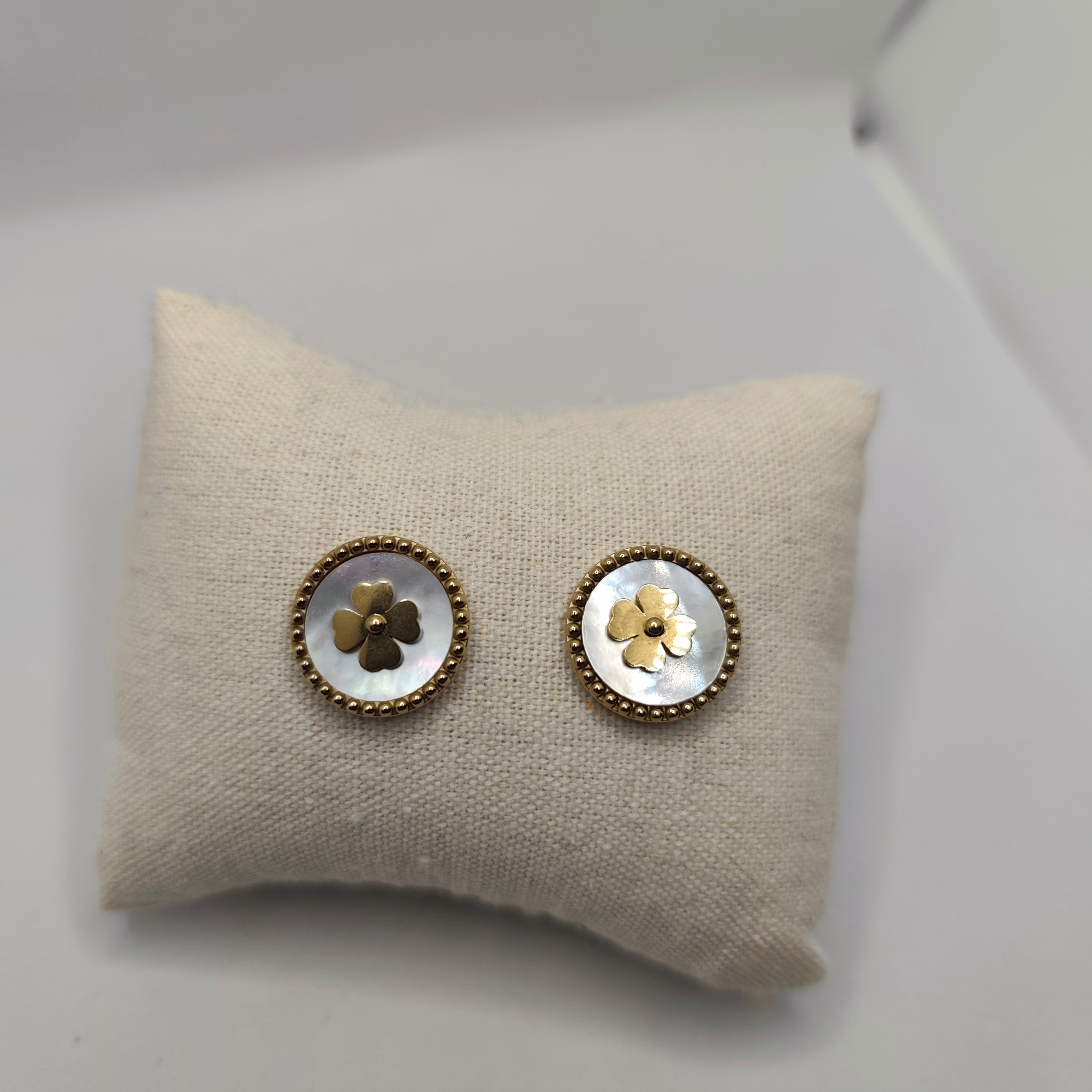 Brincos Aço Dourado Trevo