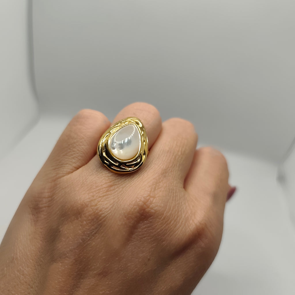 Anel em Aço Dourado Pedra Gota