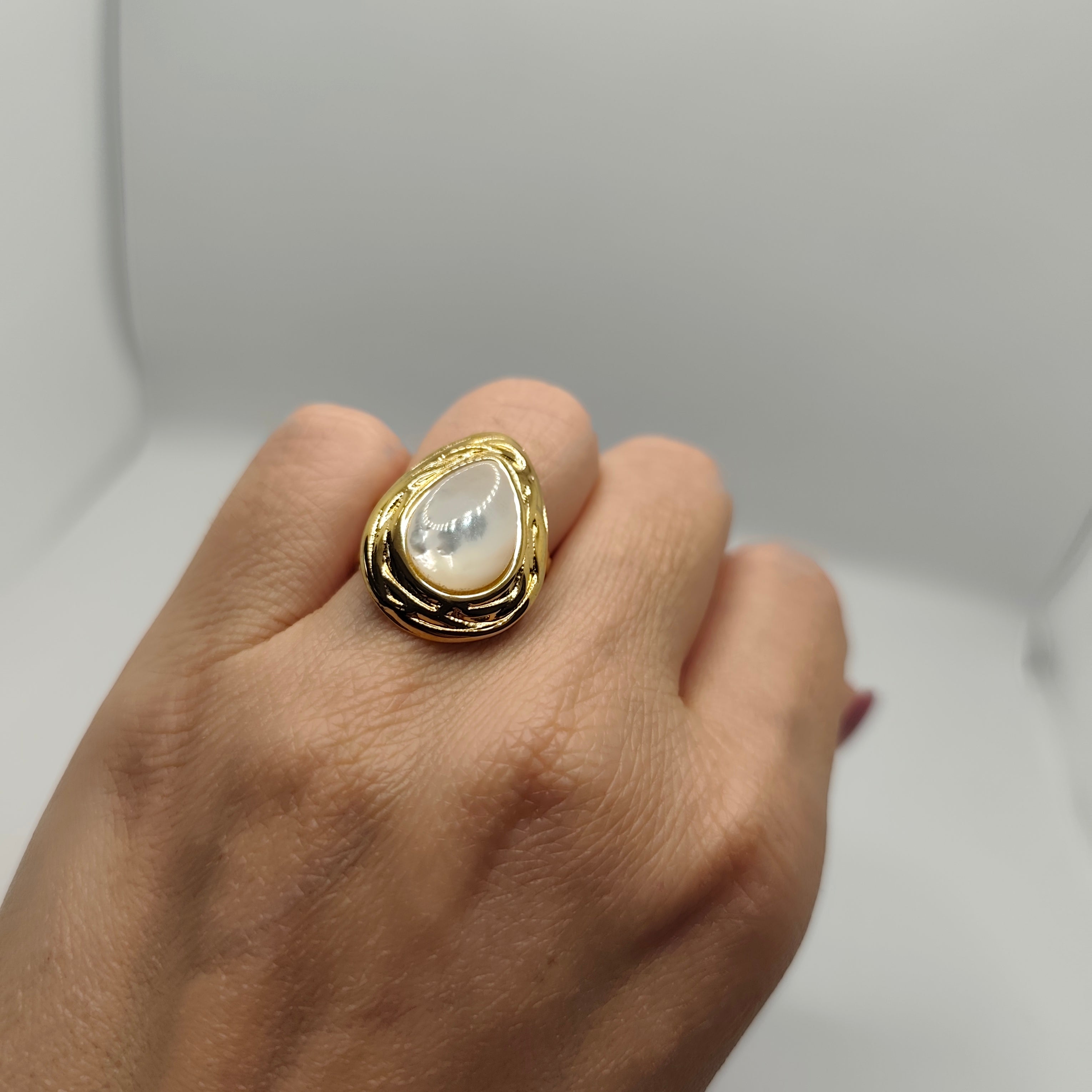 Anel em Aço Dourado Pedra Gota