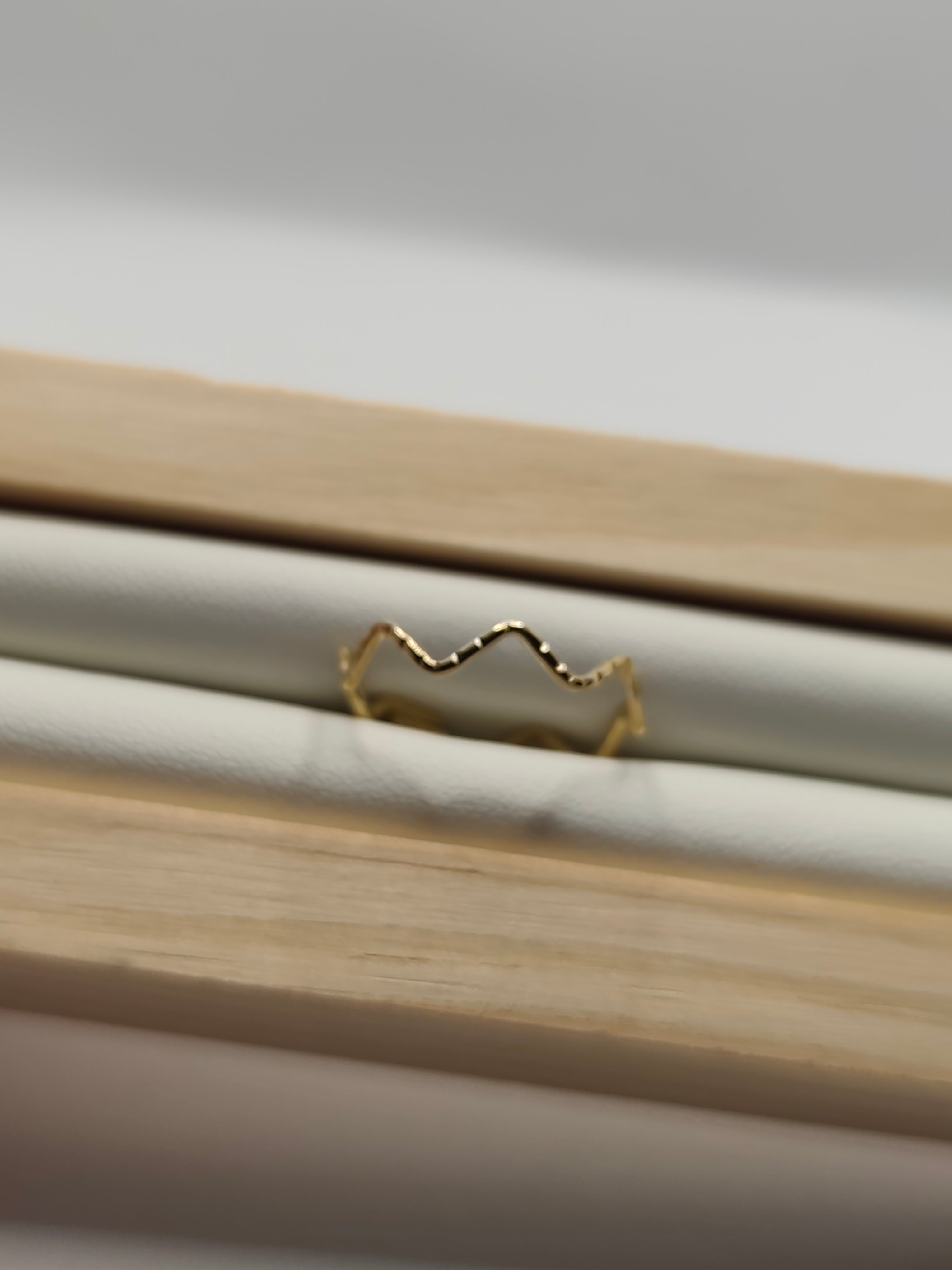Anel em Aço Dourado Ondas