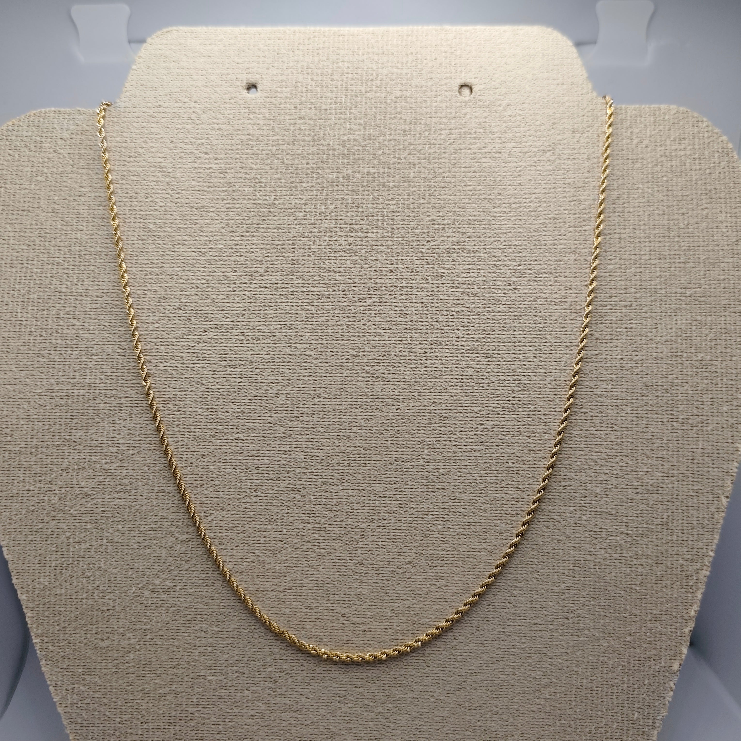 Colar Aço Dourado Torcido Fino