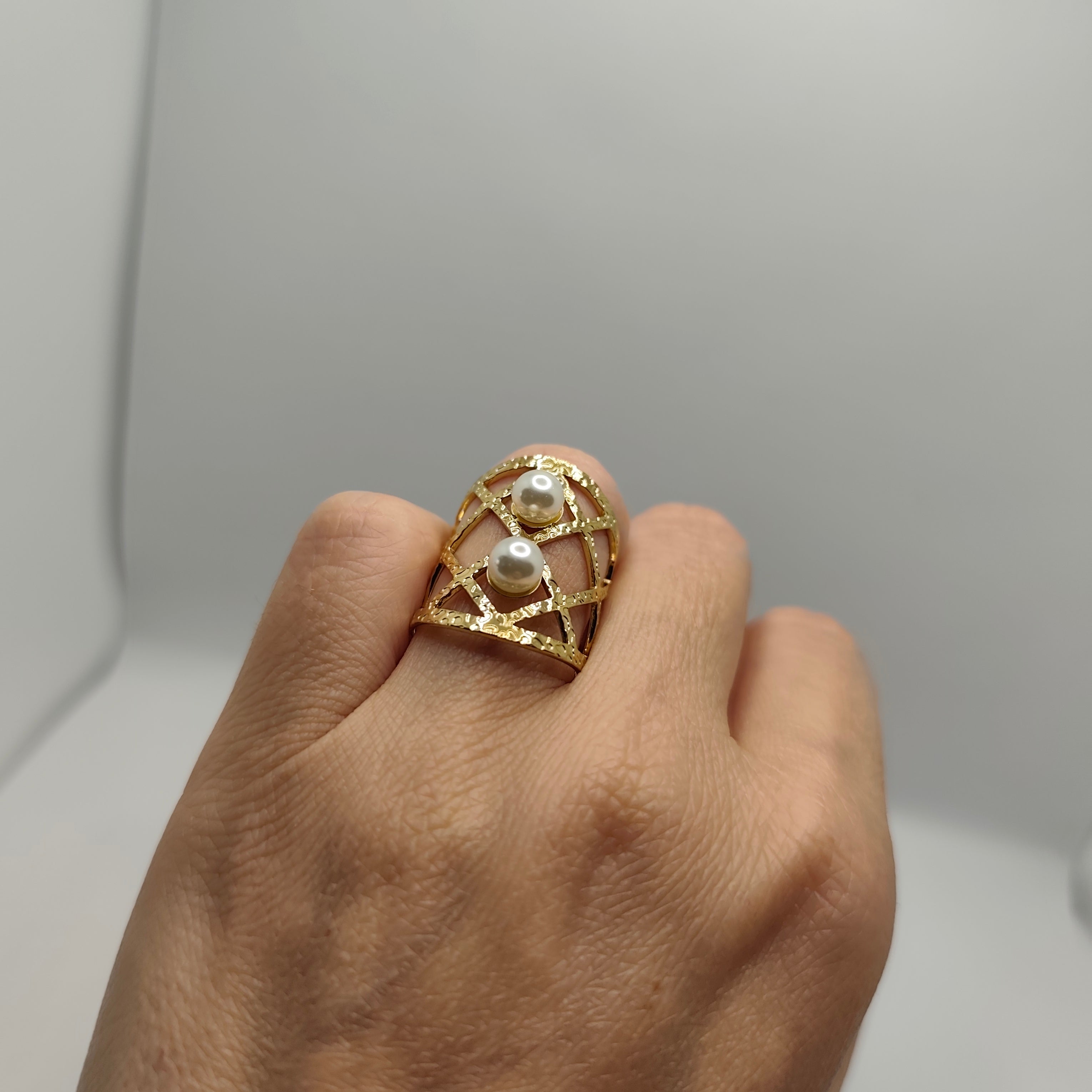 Anel Aço Dourado Pérolas