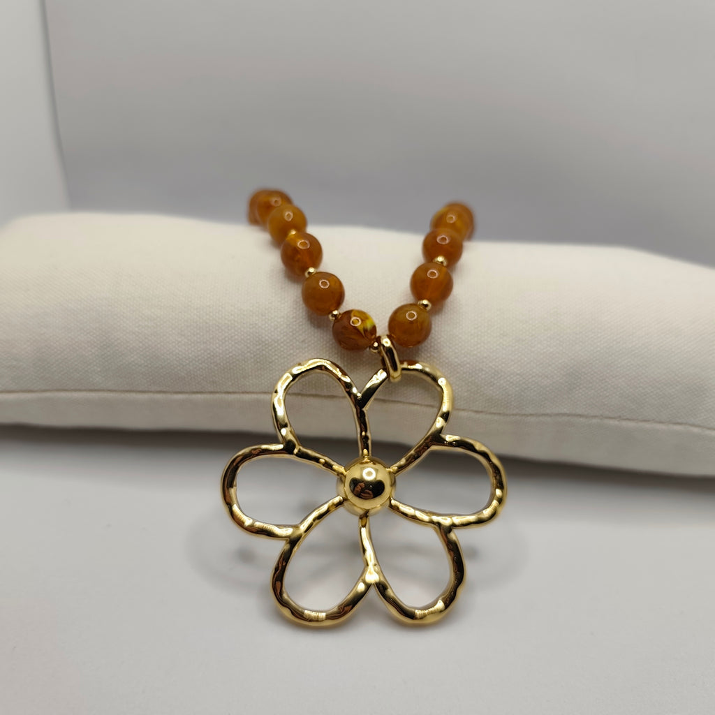 Colar Maxi Pérolas Castanhas e Flor Dourada