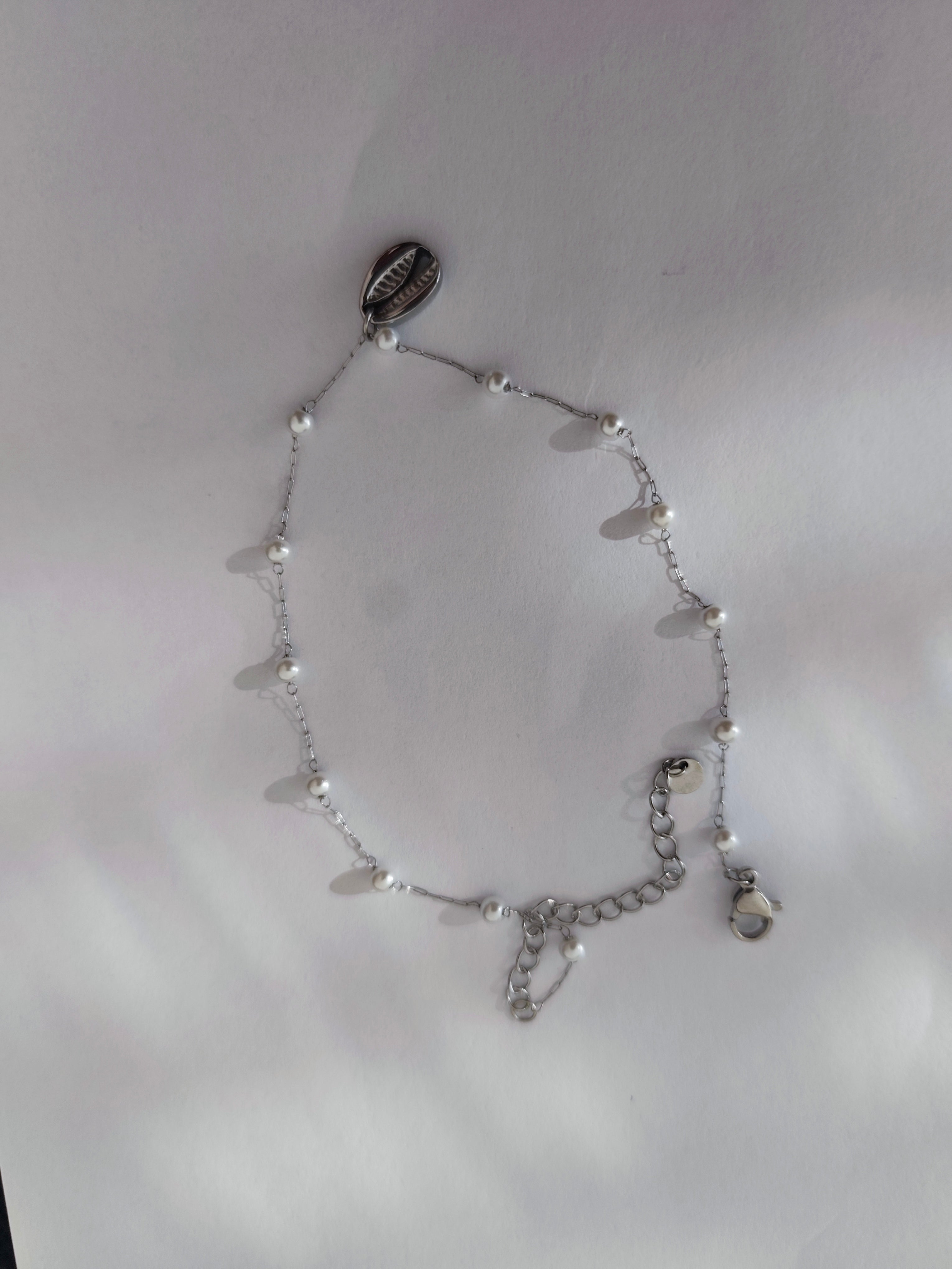 Pulseira de pé em aço Prateado com búzio