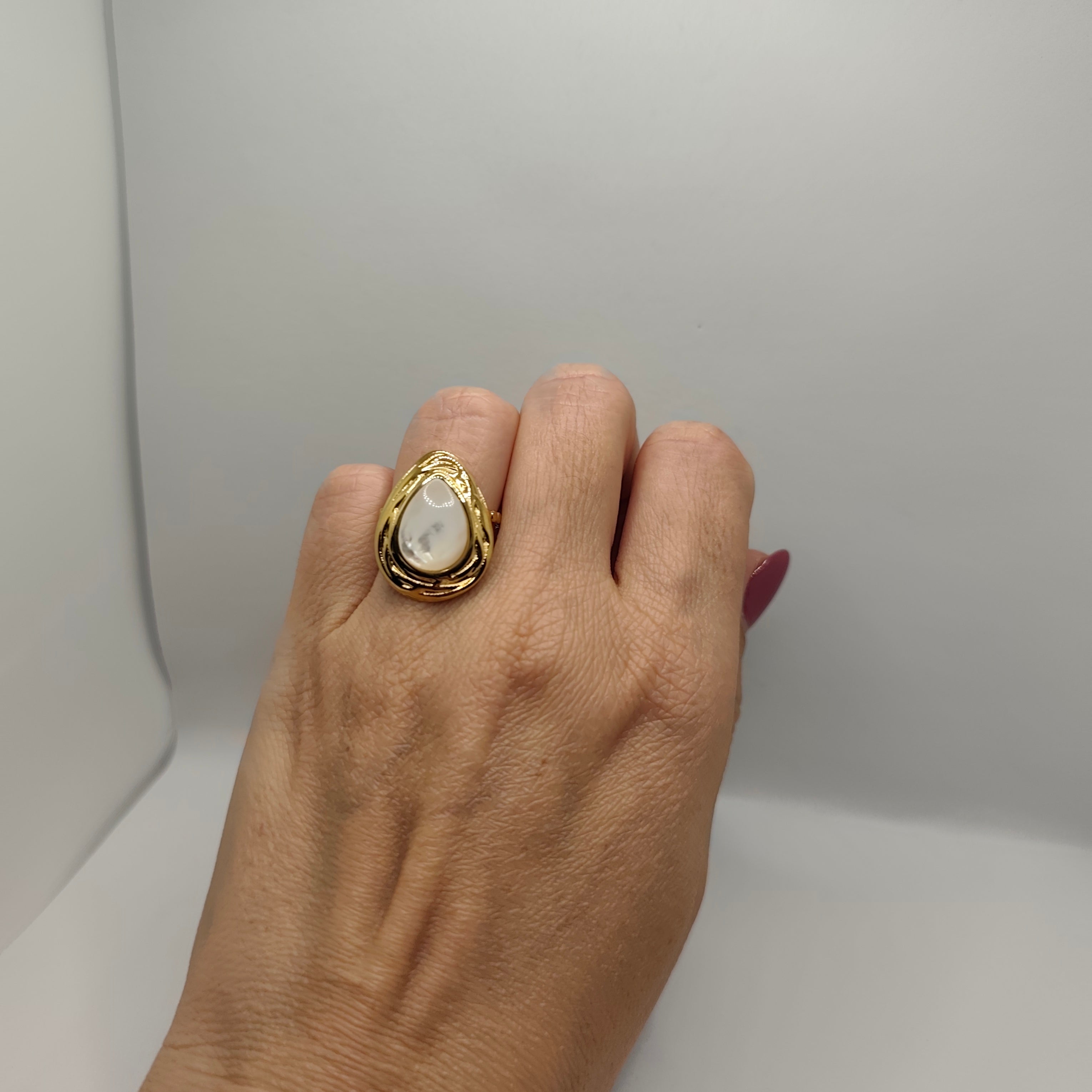 Anel em Aço Dourado Pedra Gota