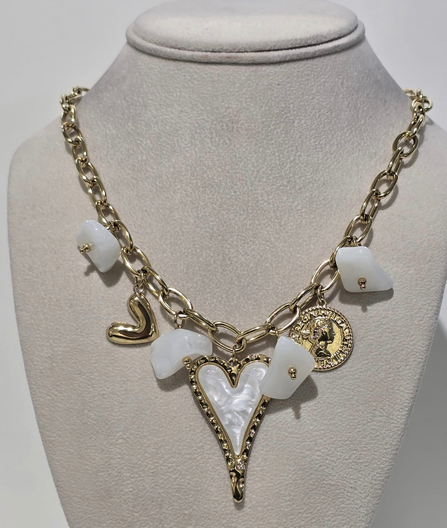 Colar Aço Dourado Charmes Brancos