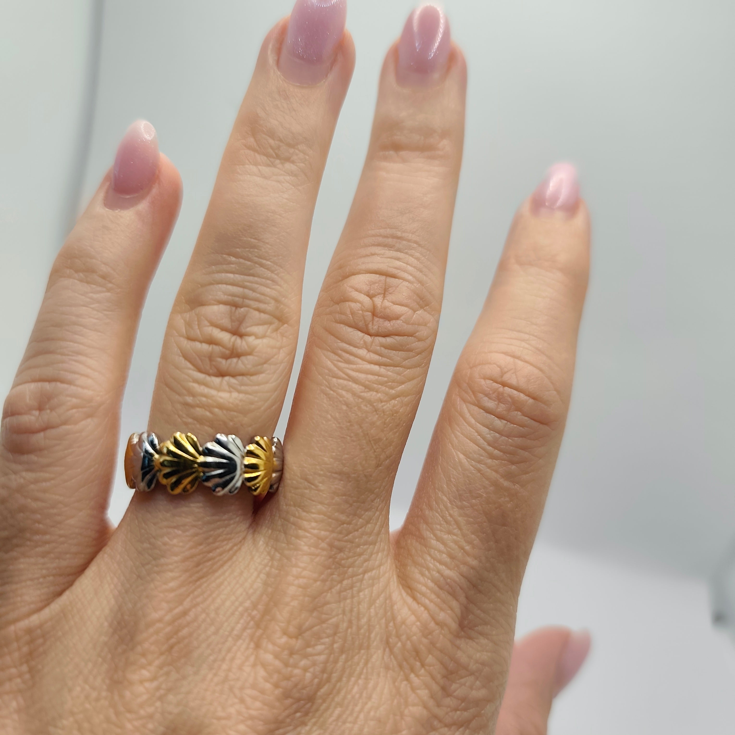 Anel em Aço Dourado e Prateado Conchas